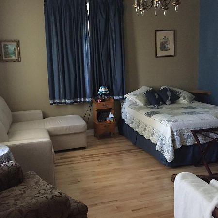 Gil Ann Bed & Breakfast Saint-Andre-Avellin Exterior photo