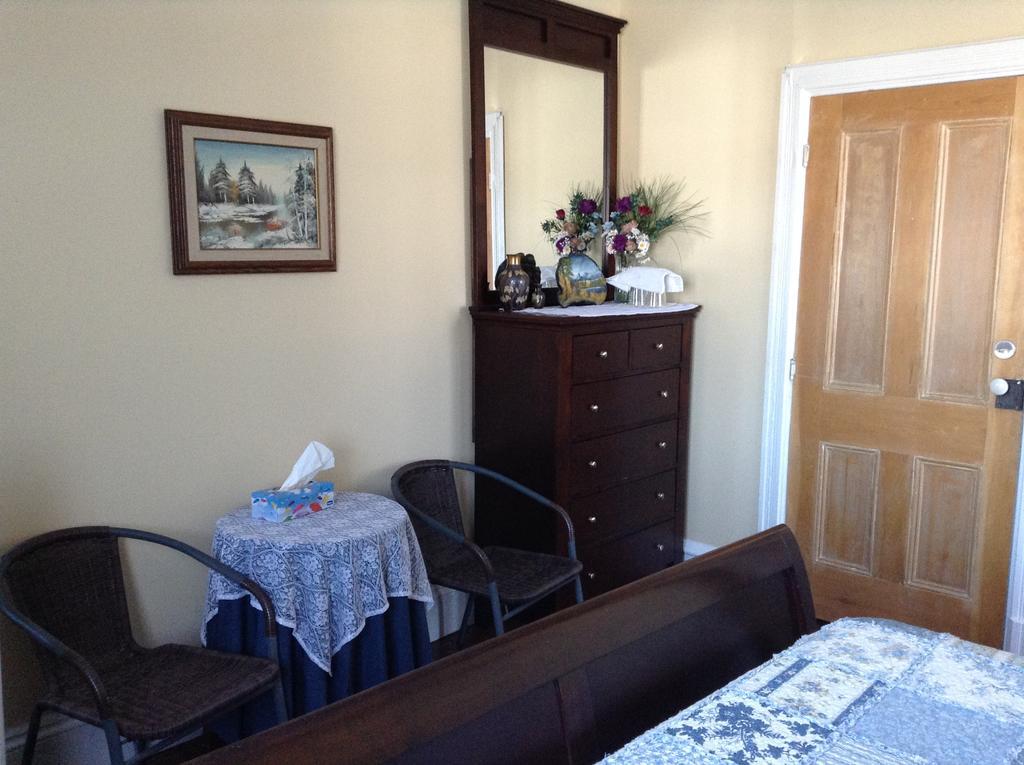Gil Ann Bed & Breakfast Saint-Andre-Avellin Room photo