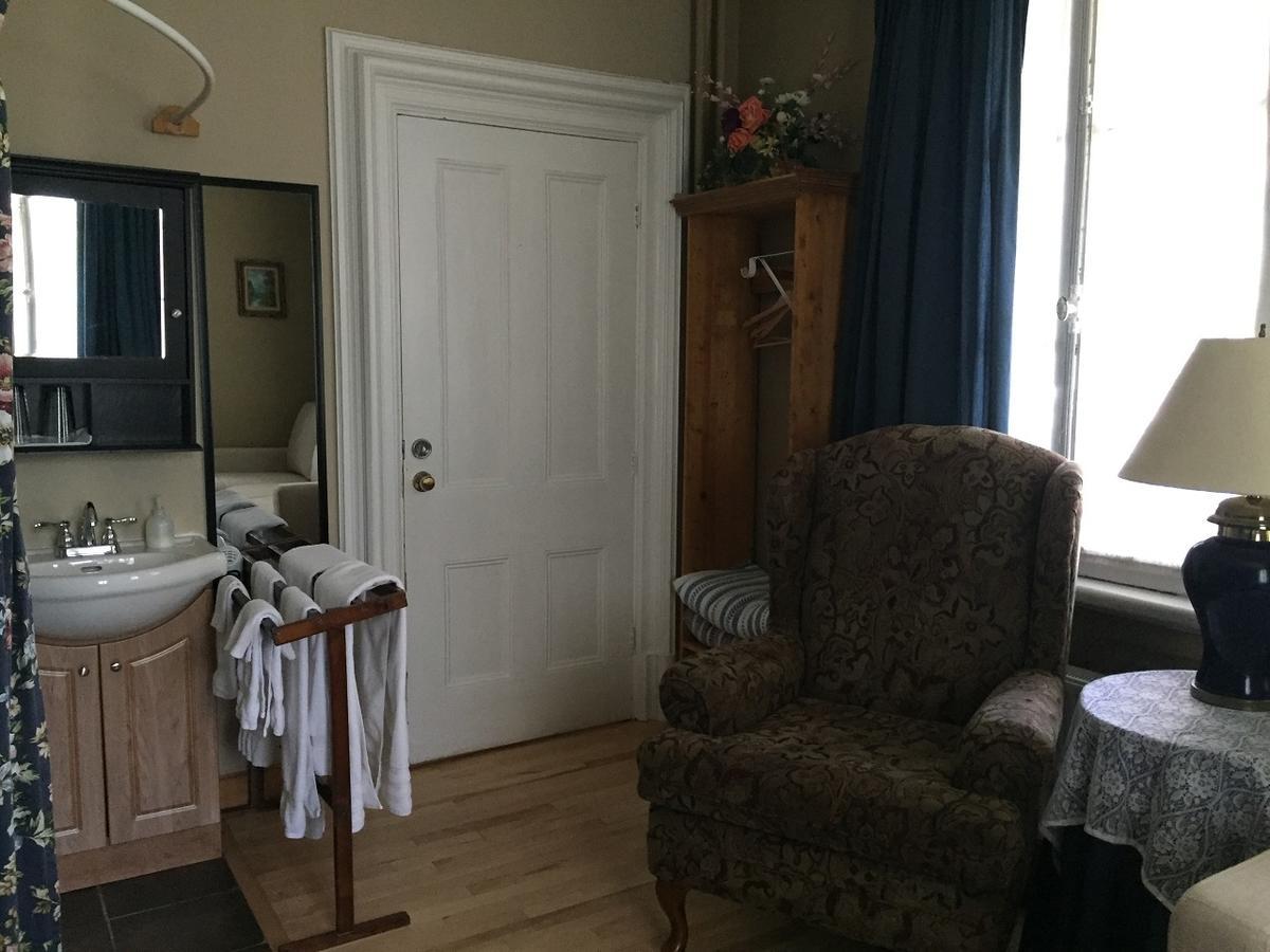 Gil Ann Bed & Breakfast Saint-Andre-Avellin Exterior photo