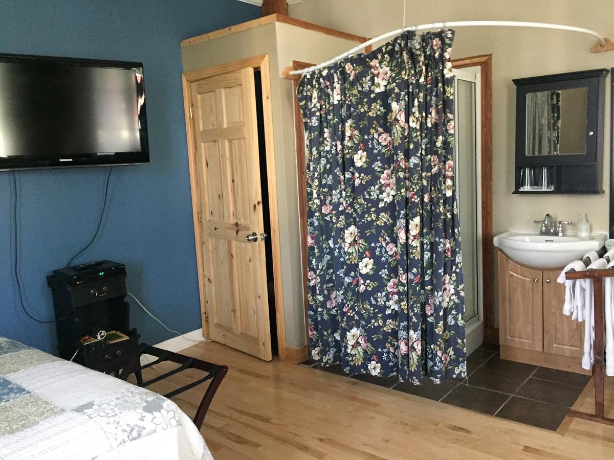 Gil Ann Bed & Breakfast Saint-Andre-Avellin Exterior photo